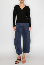 Load image into Gallery viewer, STITCH & Co. Twist Front V-Neck Knit Top in Black