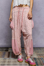 Load image into Gallery viewer, POL OVERSIZED Knit Floral Joggers in Pink Multi