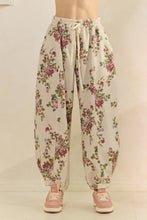 Load image into Gallery viewer, Veveret Printed French Terry Knit Joggers in Floral