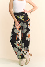 Load image into Gallery viewer, Davi & Dani Floral Print Pants in Black Grey