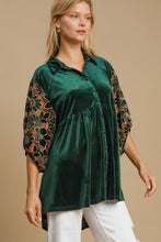 Load image into Gallery viewer, Umgee Velvet Lace Sleeve Tunic Top in Hunter Green