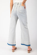 Load image into Gallery viewer, ee:some Mineral Washed Cropped Pants in Denim