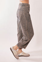 Load image into Gallery viewer, Davi & Dani Mid Rise Denim Barrell Jeans in Rustic Denim