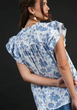 Load image into Gallery viewer, Umgee Two Toned Floral Print Boxy Cut Top in Blue