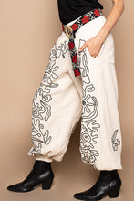 Load image into Gallery viewer, POL Floral Embroidered Twill Joggers in Oatmilk