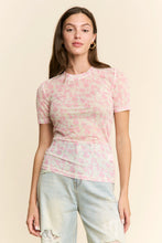 Load image into Gallery viewer, J.nna FITTED Print Top in Floral Pink