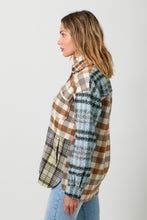 Load image into Gallery viewer, Mystree Mixed paid Color Block Shacket in Toffee/Blue