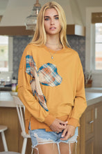 Load image into Gallery viewer, Oddi Solid Color Sweatshirt with Mixed Print Side Clover Patch in Camel