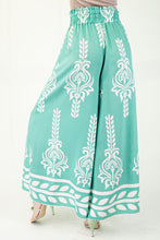 Load image into Gallery viewer, GiGio Printed Wide Leg Pants in Emerald