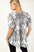 Load image into Gallery viewer, GiGio Printed Smocked Front and Back Top in Gray
