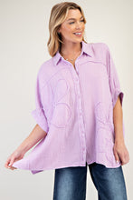 Load image into Gallery viewer, Easel OVERSIZED Cotton Gauze Top with Raised Flower Patches in Lavender