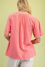 Load image into Gallery viewer, GiGio Solid Color Washed Linen Blend Top in Light Coral