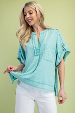 Load image into Gallery viewer, GiGio Solid Color Linen Blend Top in Mint