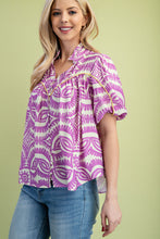 Load image into Gallery viewer, GiGio Printed Top with Contrasting Color Piping Details in Lavender