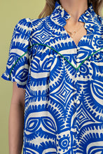 Load image into Gallery viewer, GiGio Printed Top with Contrasting Color Piping Details in Blue