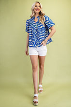 Load image into Gallery viewer, GiGio Printed Top with Contrasting Color Piping Details in Blue