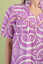 Load image into Gallery viewer, GiGio Printed Top with Contrasting Color Piping Details in Lavender
