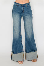 Load image into Gallery viewer, Wisteria Lane Mid Rise Full Length Cuffed Denim Jeans in Medium