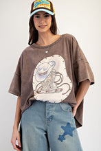 Load image into Gallery viewer, Easel Mineral Washed Top with Studded Western Graphic Patch in Ash Mocha