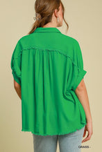 Load image into Gallery viewer, Umgee Linen Blend Top with Frayed Placket in Grass