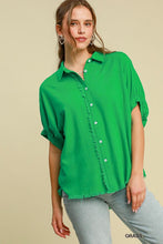 Load image into Gallery viewer, Umgee Linen Blend Top with Frayed Placket in Grass