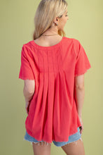 Load image into Gallery viewer, GiGio Solid Color Linen Blend Top in Coral