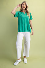 Load image into Gallery viewer, GiGio Solid Color Linen Blend Top in Emerald Green