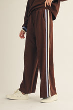 Load image into Gallery viewer, Jodifl Color Block Trim Detailed Sweatpants in Brown