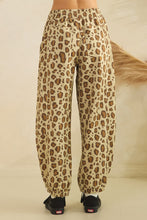 Load image into Gallery viewer, Veveret Printed French Terry Knit Joggers in Giraffe