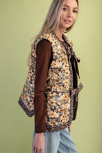 Load image into Gallery viewer, GiGio Contrasting Floral Print Quilted Vest in Brown