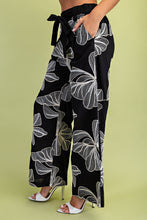 Load image into Gallery viewer, GiGio Floral Embroidered Pants in Black