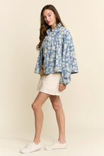 Load image into Gallery viewer, J.nna Floral Print Pleated Denim Jacket in Med Blue Denim