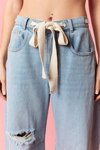 Load image into Gallery viewer, Peach Love Eyelet Belted Destroyed Barrel Jeans in Light Denim