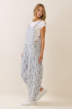Load image into Gallery viewer, Oddi Floral Printed Cropped Overall Jumpsuit in Washed Flower