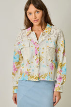 Load image into Gallery viewer, Mystree Floral Mixed Media Jacket in White Mix