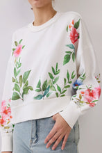 Load image into Gallery viewer, Oddi Vintage Floral Printed Pullover Top in White Garden