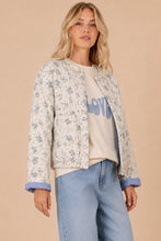 Load image into Gallery viewer, J.nna Floral Pattern Quilted Retro Jacket in Floral Blue