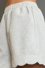 Load image into Gallery viewer, Umgee LuxeKnit Scalloped Shorts in Heather White