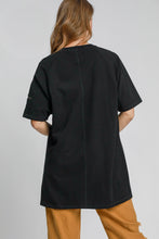 Load image into Gallery viewer, Umgee Rinse Washed Raglan Top in Black
