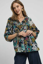 Load image into Gallery viewer, Umgee Floral Print Top in Navy