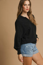 Load image into Gallery viewer, Umgee Solid Color Linen Blend Top in Black