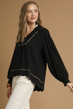 Load image into Gallery viewer, Umgee Linen Blend Top with Leopard Trim in Black
