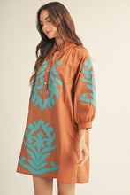 Load image into Gallery viewer, Jodifl Baroque Floral Applique Shift Dress in Toffee/Turquoise
