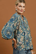 Load image into Gallery viewer, Umgee Abstract Print Balloon Sleeve Top in Slate Blue