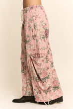 Load image into Gallery viewer, Davi & Dani Floral Print Wide Leg Pants in Pink