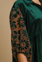 Load image into Gallery viewer, Umgee Velvet Lace Sleeve Tunic Top in Hunter Green
