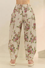 Load image into Gallery viewer, Veveret Printed French Terry Knit Joggers in Floral