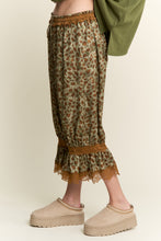 Load image into Gallery viewer, J.nna Mixed Print Laced Trimmed Capri Pants in Olive