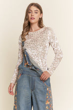 Load image into Gallery viewer, J.nna FITTED Floral Print Velvet Top in Pink Blush