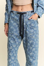 Load image into Gallery viewer, J.nna Floral Jacquard Denim Pants in Med Blue Denim